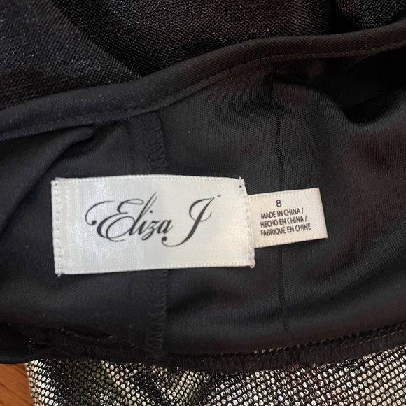 Eliza J fitted cocktail party dress with open back, sleeves and gold metallic - Picture 5 of 6